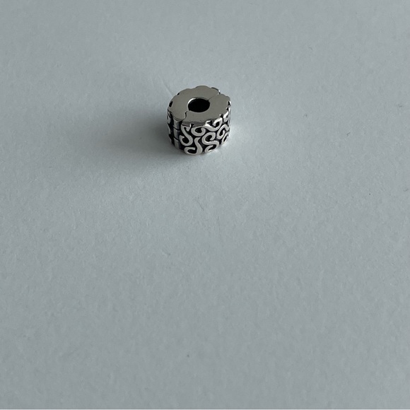 Retired Authentic Pandora swirl clip - Picture 2 of 6